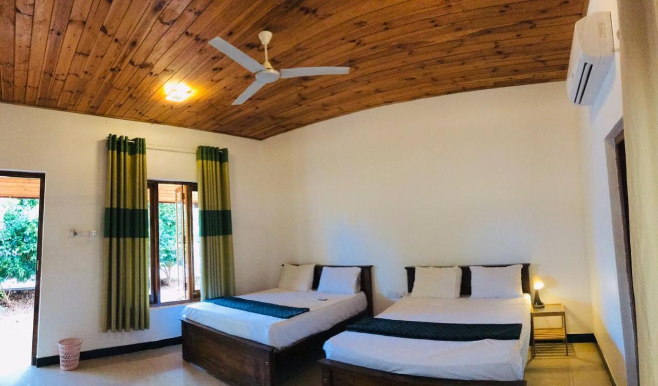 Italian Guest Hotel Trincomalee Exterior photo