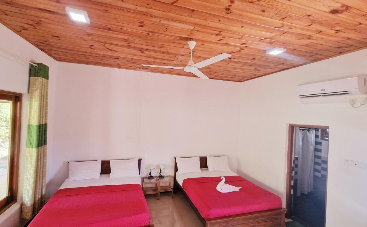 Italian Guest Hotel Trincomalee Exterior photo