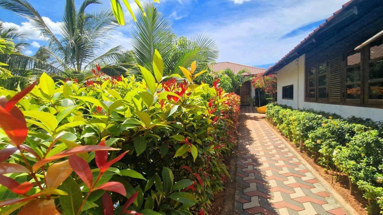 Italian Guest Hotel Trincomalee Exterior photo
