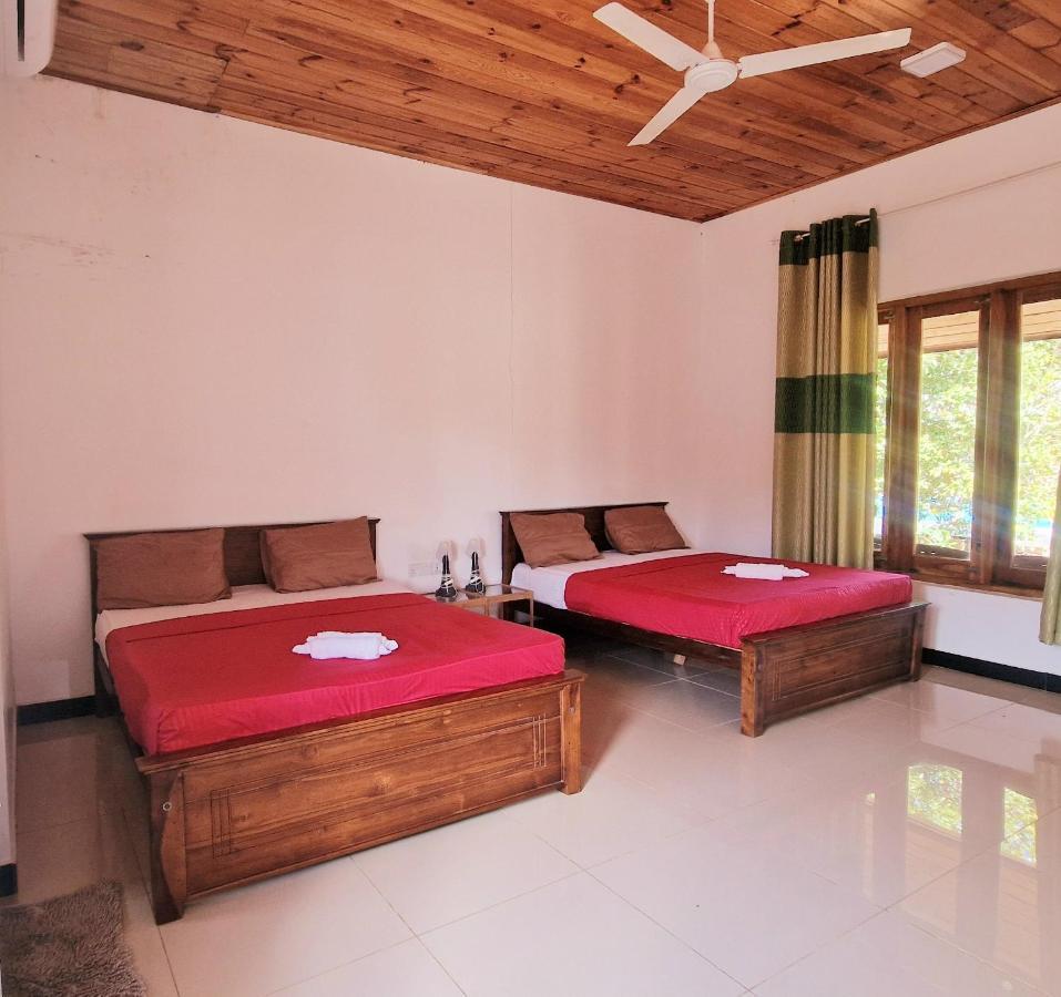 Italian Guest Hotel Trincomalee Exterior photo