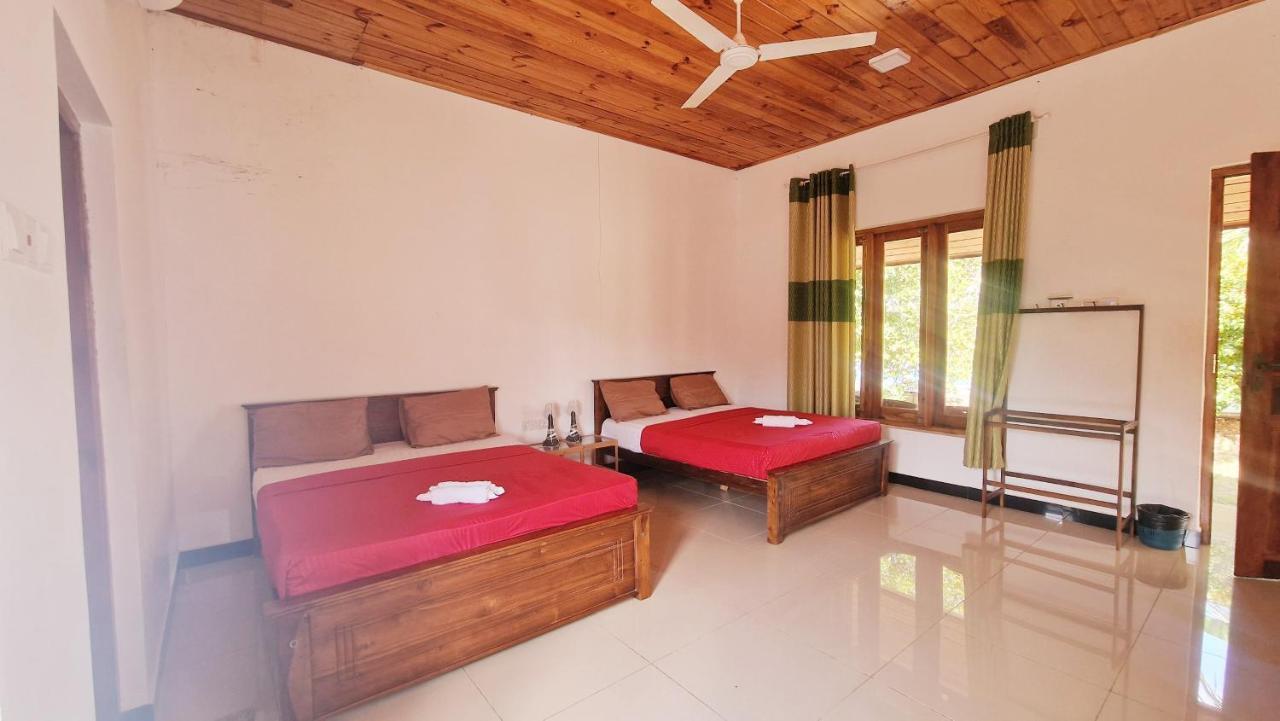 Italian Guest Hotel Trincomalee Exterior photo