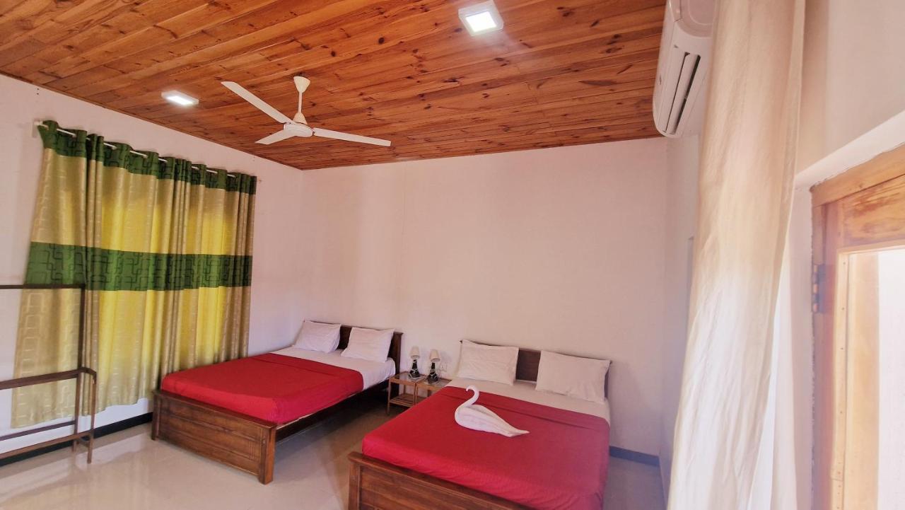 Italian Guest Hotel Trincomalee Exterior photo