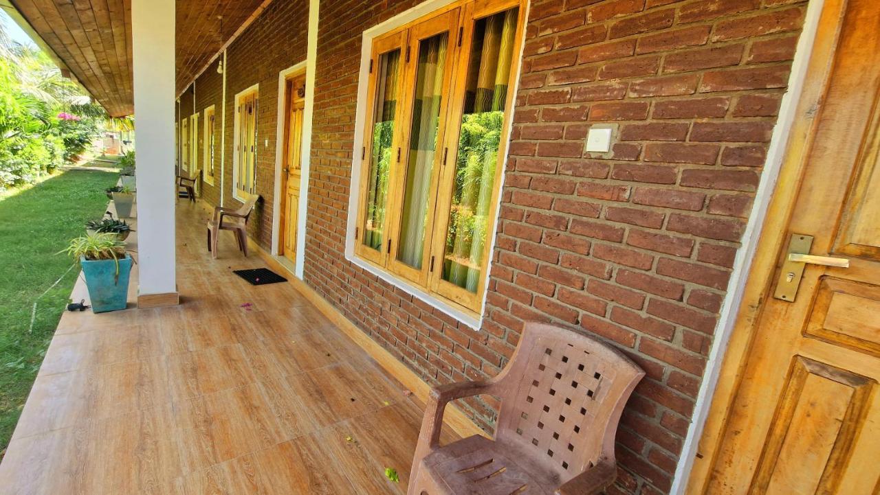 Italian Guest Hotel Trincomalee Exterior photo
