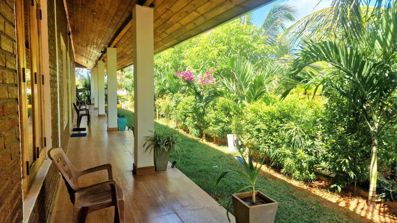 Italian Guest Hotel Trincomalee Exterior photo