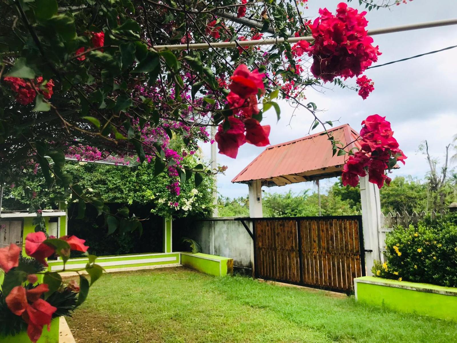 Italian Guest Hotel Trincomalee Exterior photo