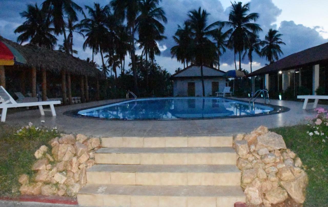 Italian Guest Hotel Trincomalee Exterior photo