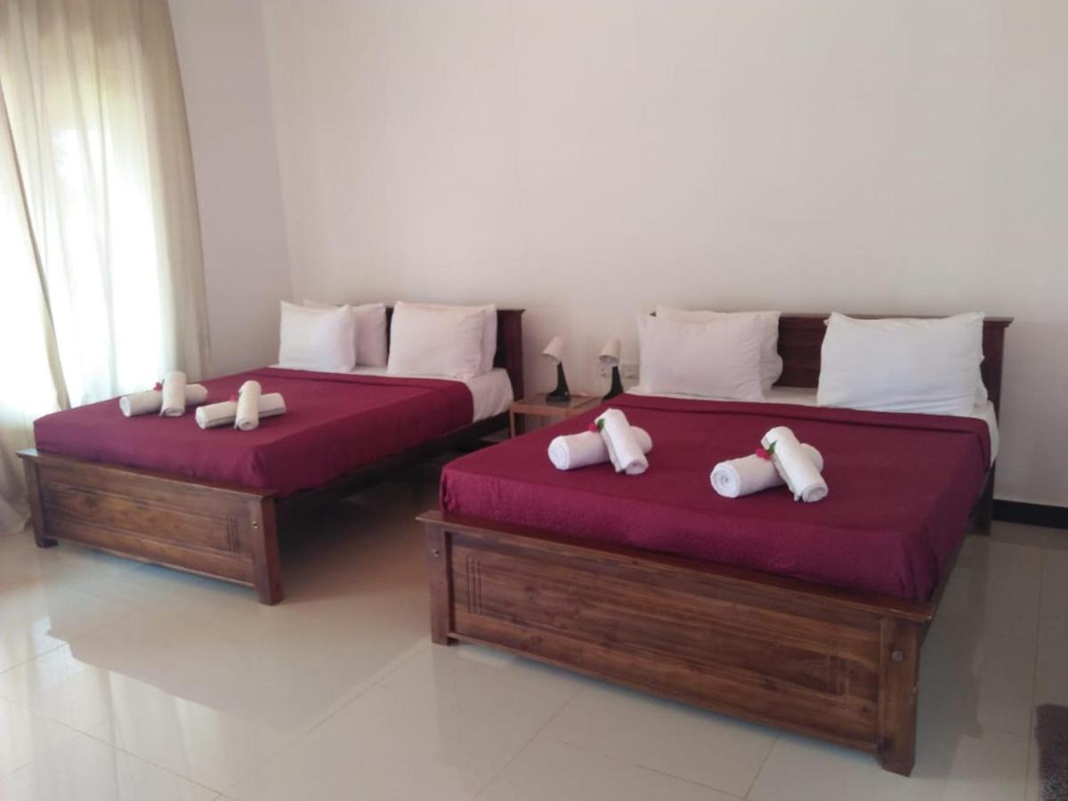 Italian Guest Hotel Trincomalee Exterior photo